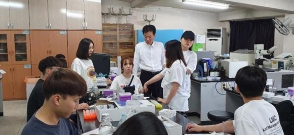 배재대는 최근 교육부와 한국연구재단의 ‘사회맞춤형 산학협력선도대학 육성사업’ 연차평가에서 우수한 결과를 일궈 ‘4트랙‧1과정’을 운영한다.