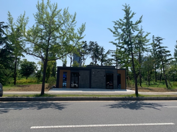 둔산동 자연마당에 설치된 공중화장실