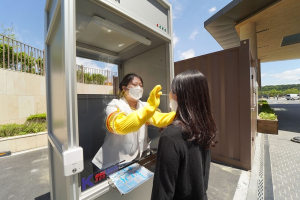 유성선병원 '워크 스루' 선별진료소 운영 모습