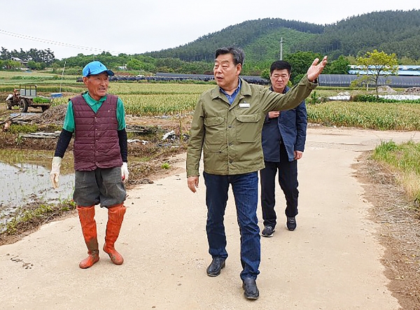 가세로 군수 영농현장 방문