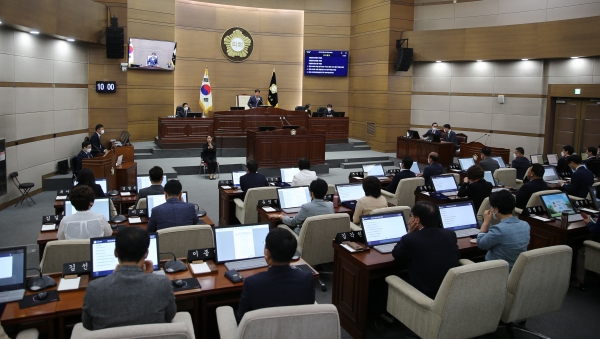 천안시의회가 제232회 임시회를 폐회하고 있다.