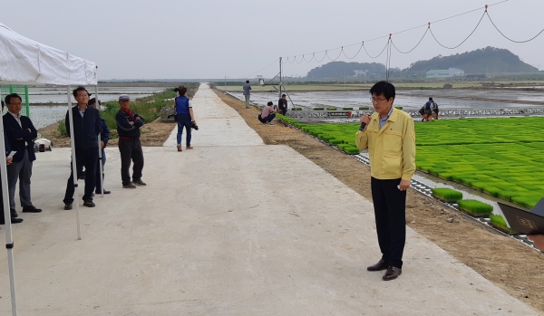 서산시농업기술센터, 벼 육묘상자 자동이송장치 시연회 실시