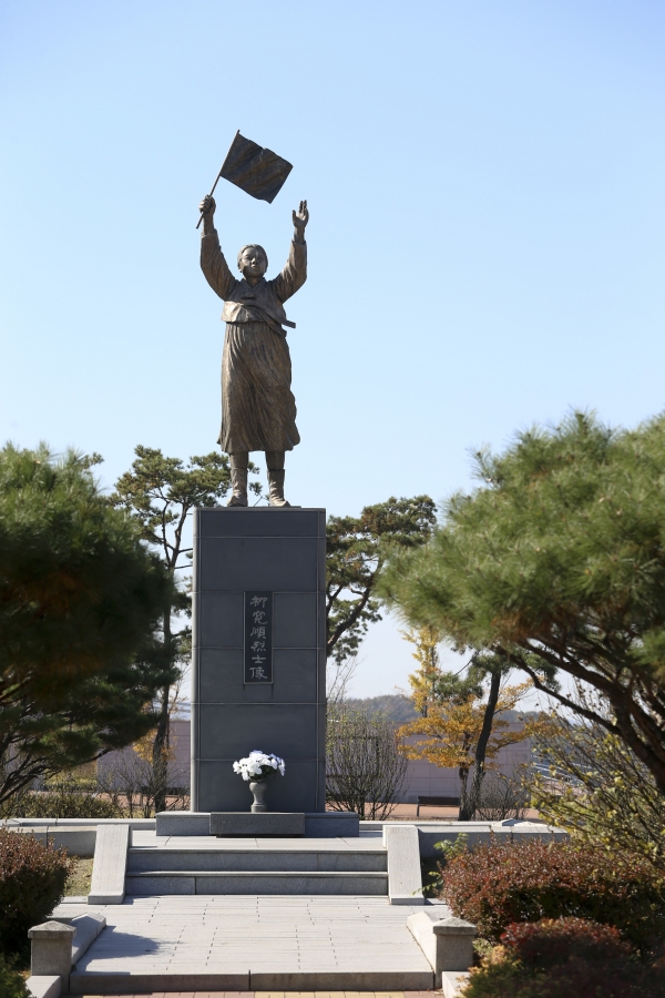 유관순열사 동상