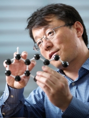 펑딩 IBS 다차원 탄소재료 연구단 그룹리더