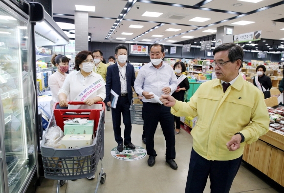 노박래 서천군수 모바일상품권 사용 캠페인 실시 모습