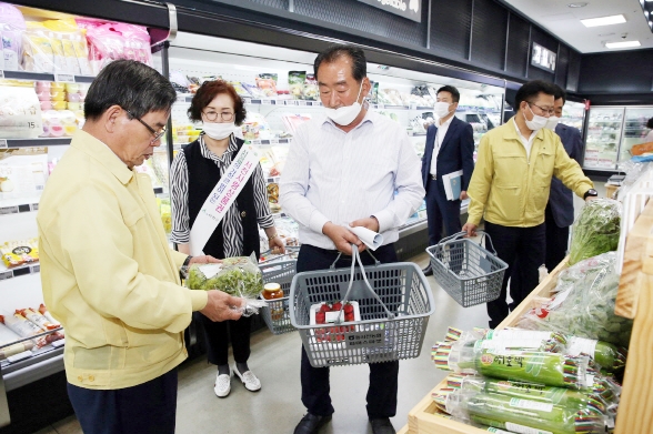 노박래 서천군수 모바일상품권 사용 캠페인 실시 모습
