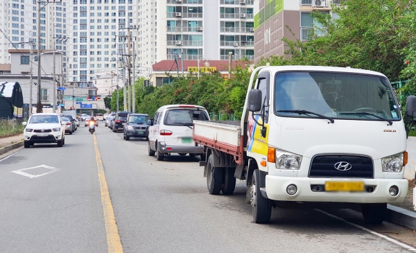 태안읍 불법주차 차량 사진.