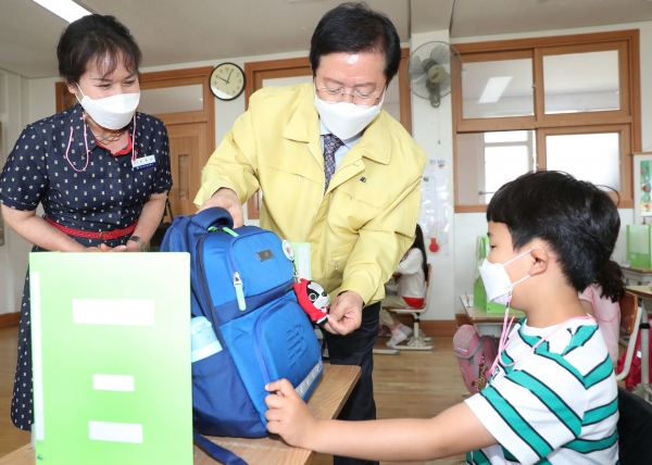 사회적 거리두기 캠페인(서부초교).