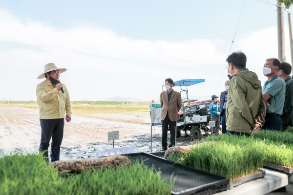 쌀 재배 농업인과 소통하는 오세현 아산시장