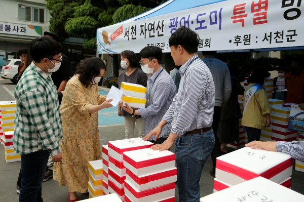 찾아가는 자연산 광어·도미 판매 대박… 충남인의 입맛을 사로잡다