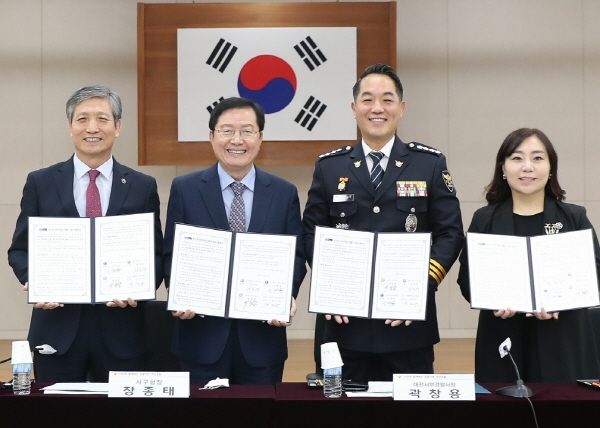 지난 1일 서부경찰서 대회의실에서 서부경찰서, 서구청소년 상담복지센터, 서부교육지원청 등 3개 기관과 관내 청소년 우범지대를 안전지대로 만들기 위한 협약 체결