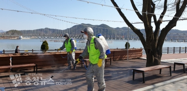 예당호 출렁다리 소독장면