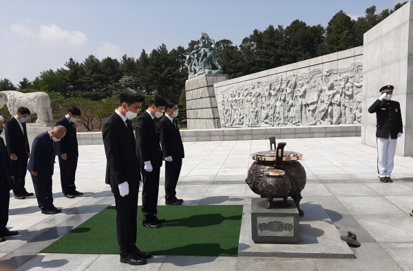 국민연금공단 대전지역본부, 호국보훈의 달 맞아 국립대전현충원 참배