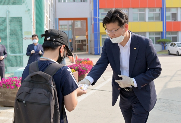 김정섭 시장 등교개학 현장 방문 사진