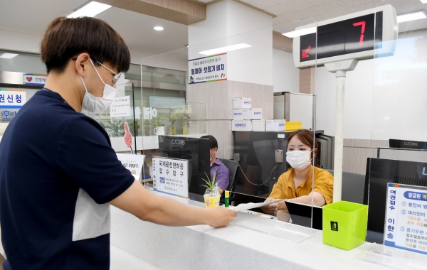 민원실 투명가림막 설치 모습