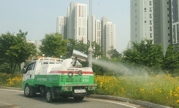 검정날개버섯파리 대응 일제방역 모습