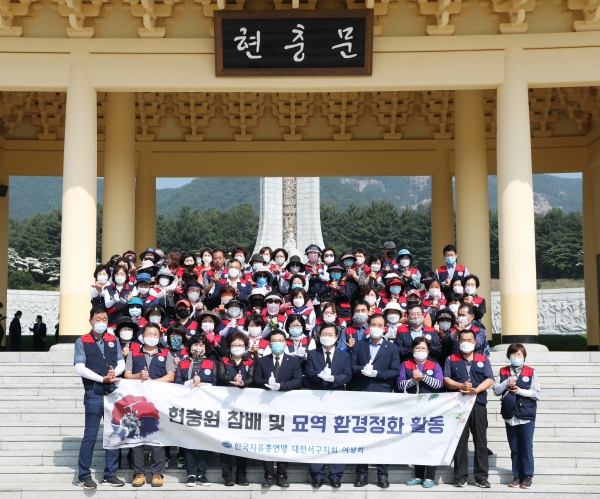현충원 참배 및 봉사활동 후 기념사진