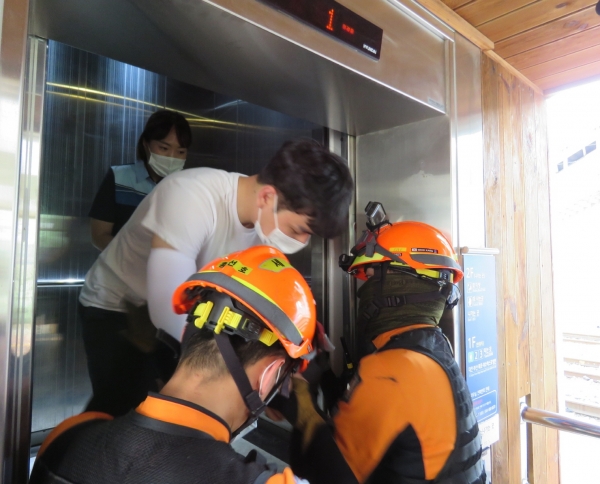 세종소방본부 엘리베이터 구조훈련
