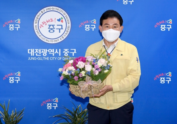 박용갑 중구청장, 플라워버킷챌린지 동참