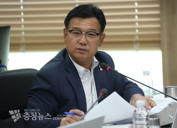 행정사무감사 하는 세종특별자치시의회 김원식 의원