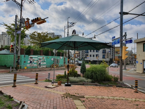 당진초 앞 그늘막