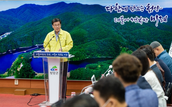 김 군수는 11일 오전 군청 상황실에서 언론 브리핑 개최