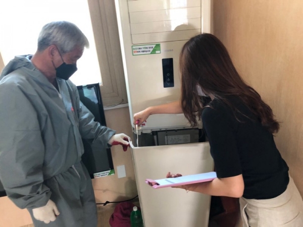 경로당 냉방시설 점검 모습