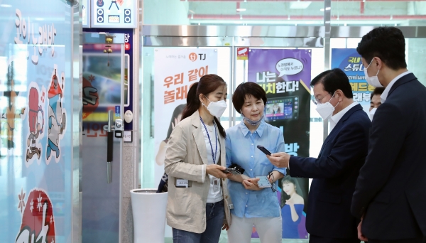 지난 10일부터 의무화된 고위험시설의 전자출입명부 운영을 직접 확인