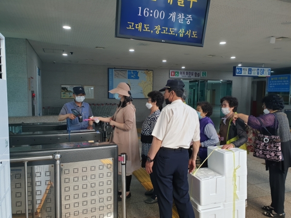 도서민 여객선 승선 장면