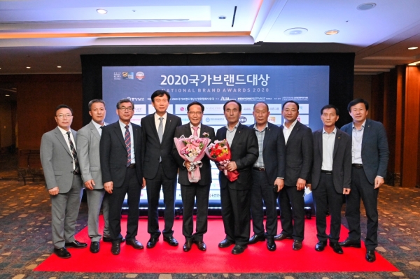 굿뜨래 9년 연속 국가브랜드 수상장면