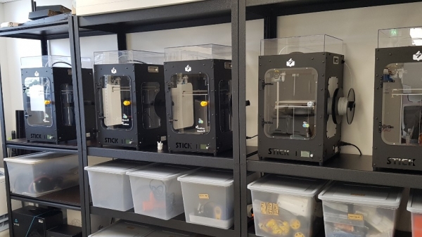 충남메이커협동조합의 메이커스페이스 ‘어울림창작소’의 3D프린터실