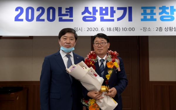 장익희 농업기술센터소장 대통령 표창 모습