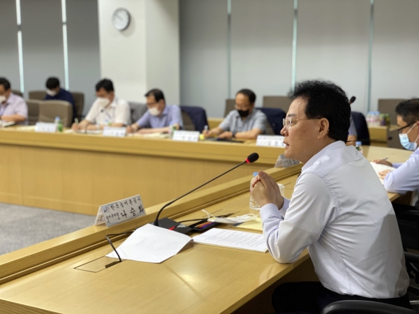 토론회에 참석한 나승화 농어촌개발이사는 농어촌 지속성장을 위한 KRC지역개발센터의 주도적 역할을 강조했다