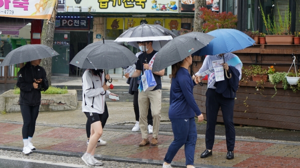 생활 속 거리두기 캠페인 모습