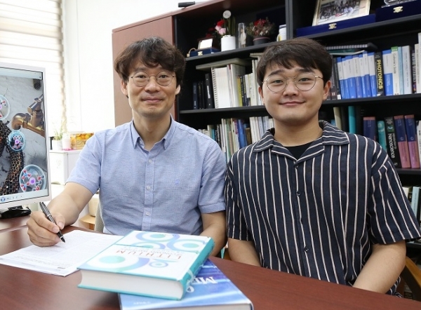 (왼쪽부터) KAIST 김희탁 교수, 정진관 박사과정