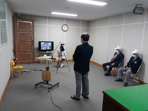 강창식 전문 강사의「평화와 번영을 위한 6.25실증교육」이라는 주제로 강연 모습