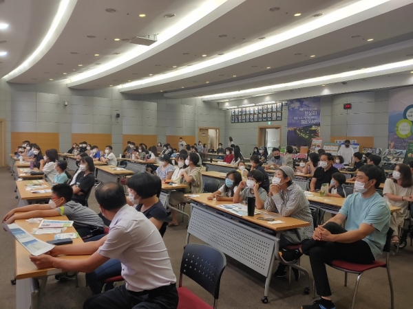 지난 28일 오후 천안시청 대회의실에서 42개 가족 128명이 참석한 가운데 도전! 플라스틱 제로, 1365 가족자원봉사단 발대식 개최