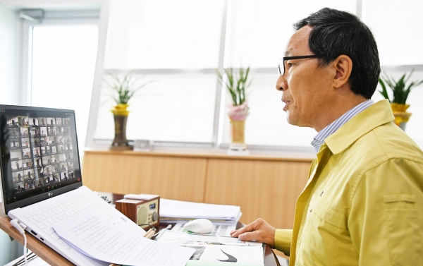 aT 혁신토론회 화상회의에서 발언 중인 이병호 사장