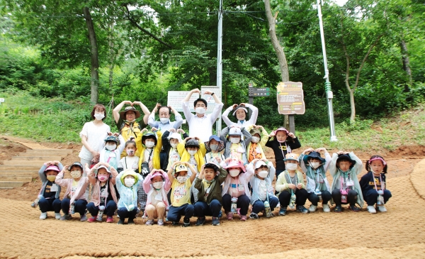 맹정호 서산시장 황톳길 점검 모습