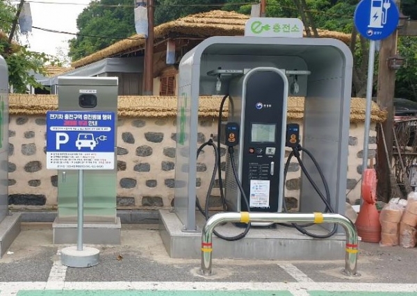 전기차 충전방해 과태료 부과 안내 표지판