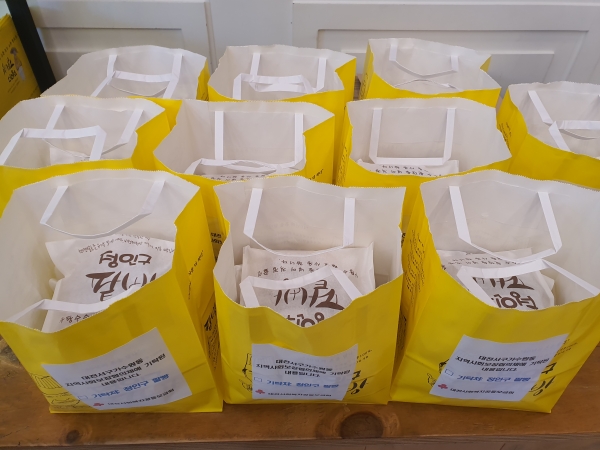 7일 가수원동 행정복지센터가 ‘정인구팥빵’으로부터 팥빵 후원 받아