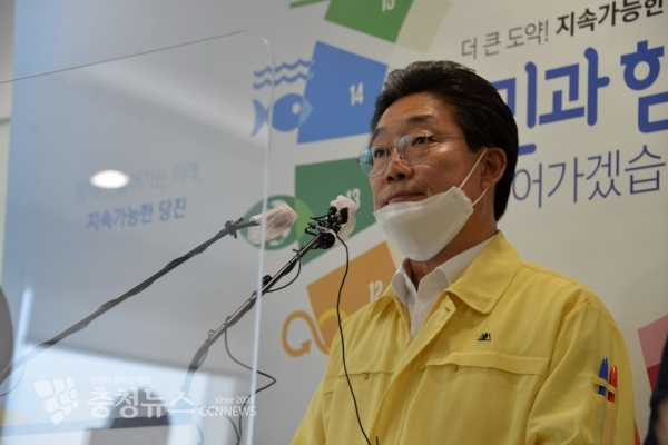 브리핑 하는 김홍장 당진시장 / 충청뉴스 최형순 기자
