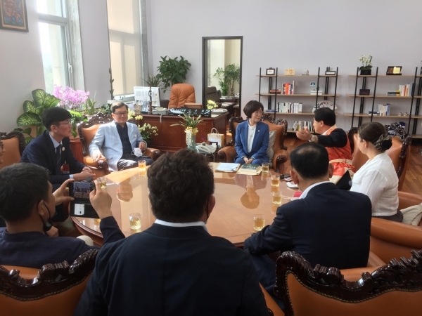 지난 7일 김상희 국회 부의장을 만나 국립국악원 공주 유치 당위성을 적극 홍보했다.