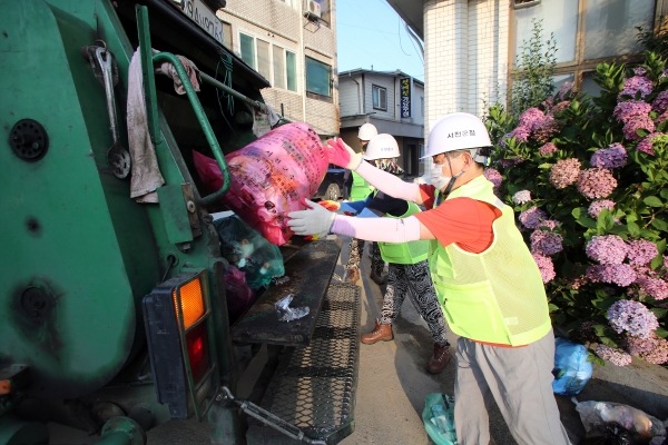 노박래 서천군수, 민선7기 3년 차 쓰레기 수거 및 대청소로 깨끗한 거리 보며 3년 차 새 다짐