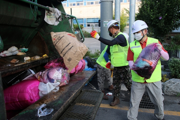 노박래 서천군수, 민선7기 3년 차 쓰레기 수거 및 대청소로 깨끗한 거리 보며 3년 차 새 다짐
