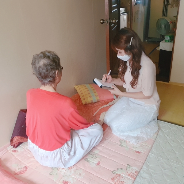 8월말까지, 홀몸어르신 123가구 대상 ‘시원한 한여름의 소나기(소통, 나눔, 기부)’진행