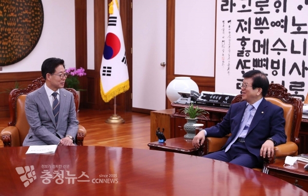 왼쪽부터 양승조 지사, 박병석 국회의장