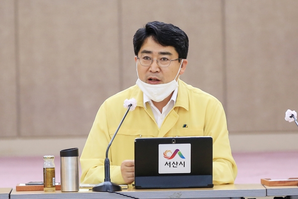 맹정호 서산시장이 13일 08시 40분 시청 대회의실에서 확대간부회의를 주재하고있다.