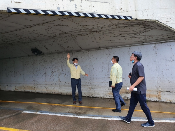 지난 13일 전만권 천안시 부시장이 여름철 자연재난에 대비해 침수·붕괴 위험지역 현장점검을 실시-(성정지하차도)