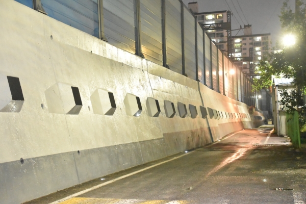 오류동 안심마을 야간 도로변 사진